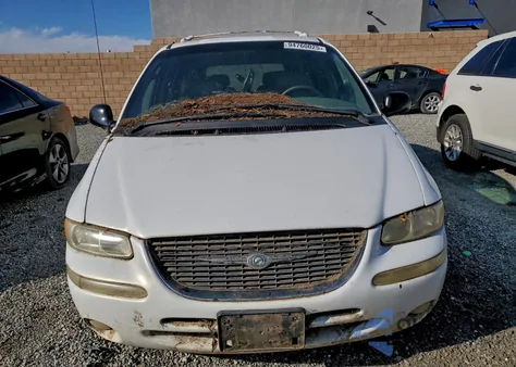 2005 Chrysler Town & Country Limited from USA, damaged, VIN 1C4GP64L1XB707110
